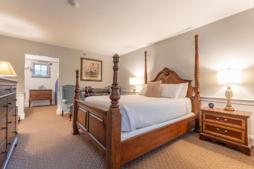 Dan'l Webster Inn and Spa image 9